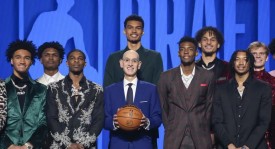 纽约难敌希腊怪兽！字母哥疯狂输出，雄鹿客场力克尼克斯。